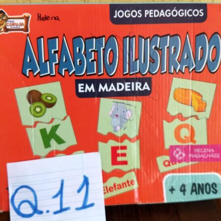 Q-11: Alfabeto ilustrado em madeira - A partir de 4 anos