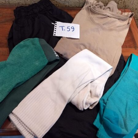 T-59: MASCULINO: short de tactel (G); camiseta de malha (G); 3 meiões de futebol