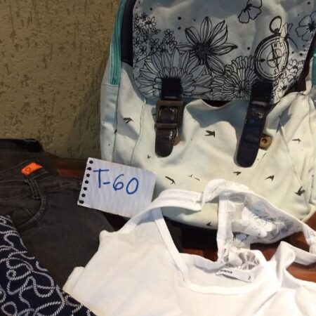 T-60: FEMININO: calça jeans; vestido ; mochila em lona (precisa de reparos)