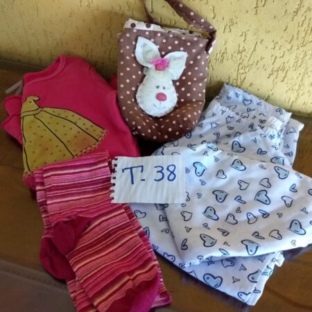 T-38: FEMININO: vestido de malha; pijama de inverno; 1 par de meias 3/4