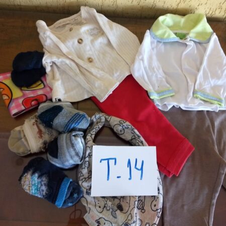 T-14: MASCULINO: 2 conjuntos (RN); 1 par de luvas (RN); 4 pares de meia; babador (Snoopy); 1 pano de boca