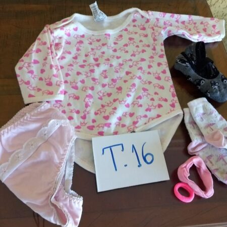 T-16: FEMININO: 1 body (M); 1 sapatilha; 1 par de meias; 1 calcinha
