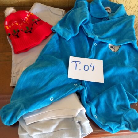 T-04: MASCULINO: macacão de frio (G); 2 shorts; calça comprida de malha; touca de lã