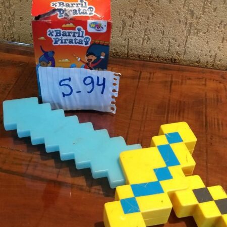 S-94: jogo Barril Pirata com espada de plástico (35 cm)