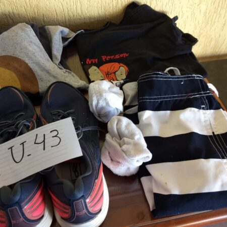 U-43: MASCULINO: tênis Olympikus (nº 42); camisa de malha; 2 pares de meia