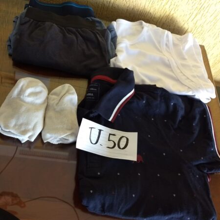 U-50: MASCULINO: camisa Polo; 2 cuecas; camiseta; 2 pares de meia