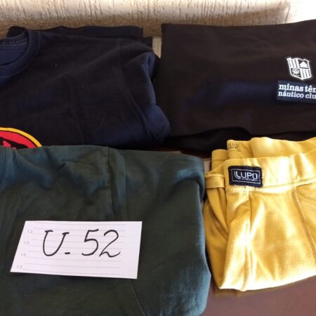 U-52: MASCULINO: 2 camisas de malha (manga curta); short de tactel; 1 cueca