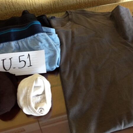 U-51: MASCULINO: camisa de malha (manga curta); 2 cuecas; 2 pares de meia