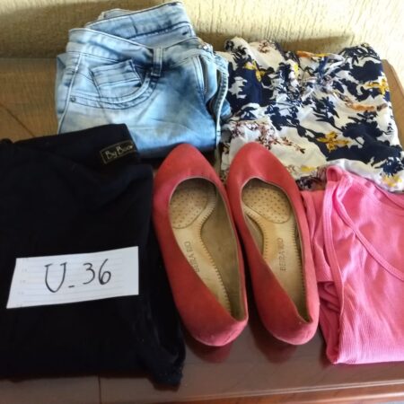 U-36: FEMININO: camiseta de malha; rasteirinha (nº 37); calça comprida de lycra; calça comprida jeans; bata em tecido floral