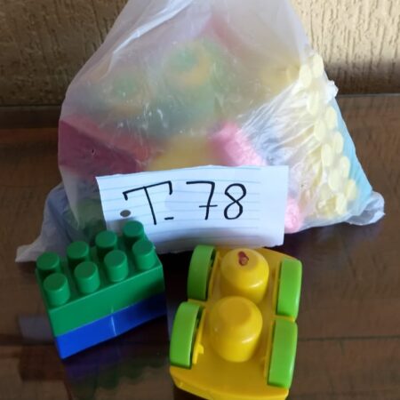 T-78: peças grandes de encaixar (tipo lego)