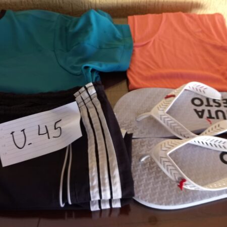 U-45: MASCULINO: chinelo (nº 41/42); calça de tactel; camisa de tactel; camiseta