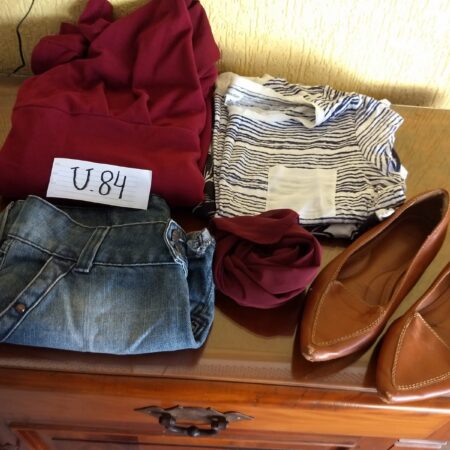U-84: short jeans; sapato rasteirinha (nº 38);